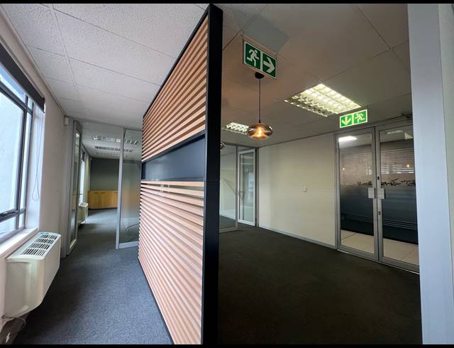 136M² OFFICE TO LET IN HYDE PARK